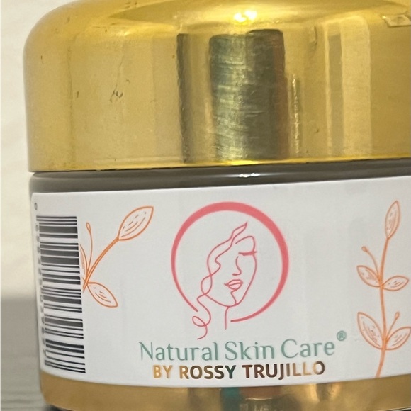 New Despigmenting Facial Cream with Hyaluronic Acid By Tia Mana Rossy Trujillo - Picture 2 of 4